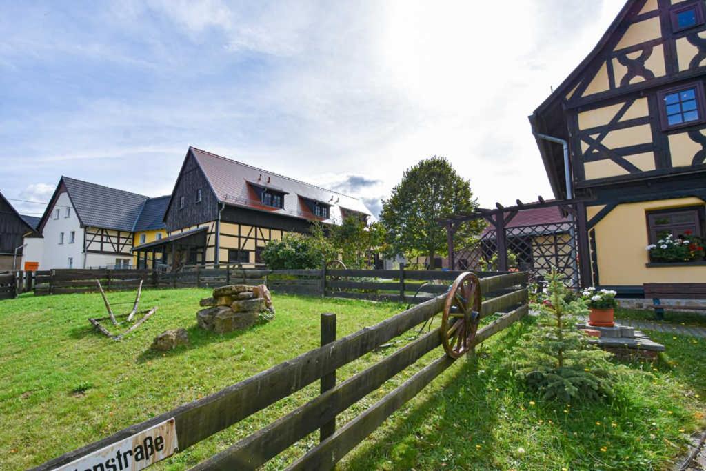 Lavendelhof Die Idyllische Landpension Crimmitschau Exteriör bild